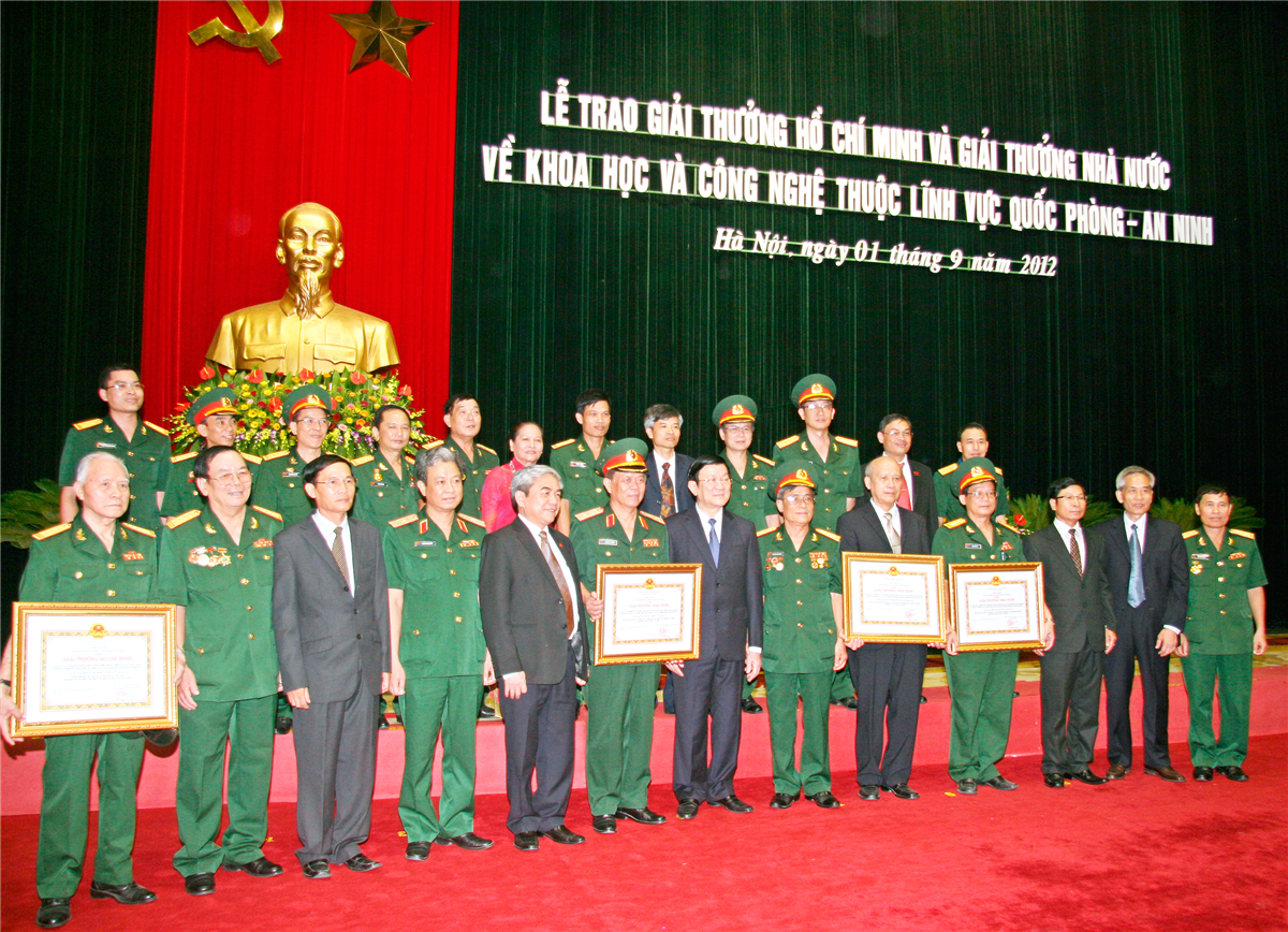 Lễ trao giải thưởng Hồ Chí Minh và giải thưởng Nhà nước về KH&CN thuộc lĩnh vực Quốc phòng- An ninh 2012